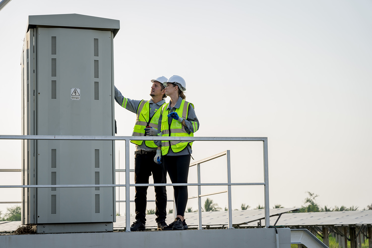 Electrical engineer on solar farm with large structure Check maintain rehearse damaged parts from use in order to produce electricity with maximum efficiency throughout its service life professionally