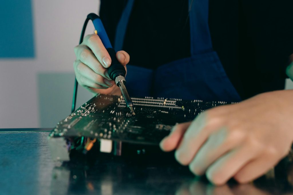  Electronic Components on PCB