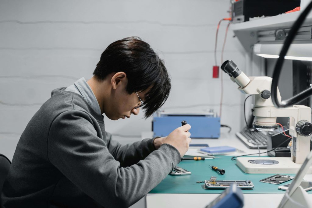 Structure of PCB component layout